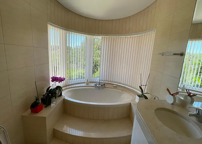 Garbe - Private Villa,total Privacy, Infinity Swimming Pool, Close To Beaches