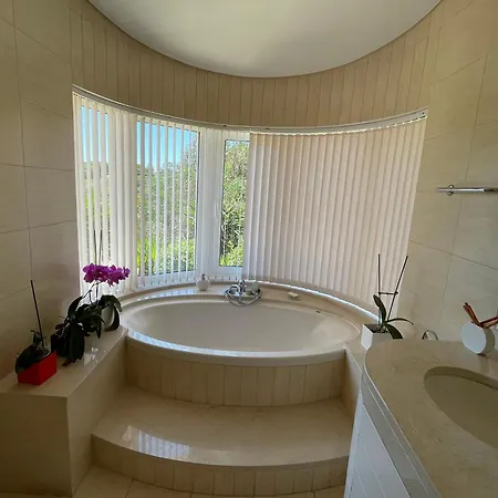 Garbe - Private Villa,total Privacy, Infinity Swimming Pool, Close To Beaches